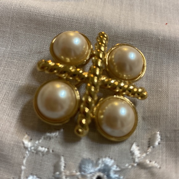 Monet Simulated Pearl Brooch - Picture 4 of 4